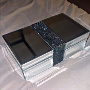 Gorgeous Mirrored Jewelry Organizer with Glitter Accent
